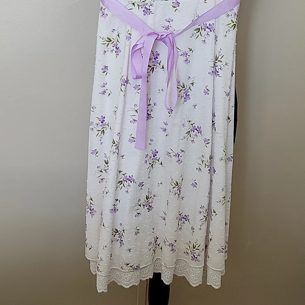 Dainty Floral Dress - Picture 2 of 7